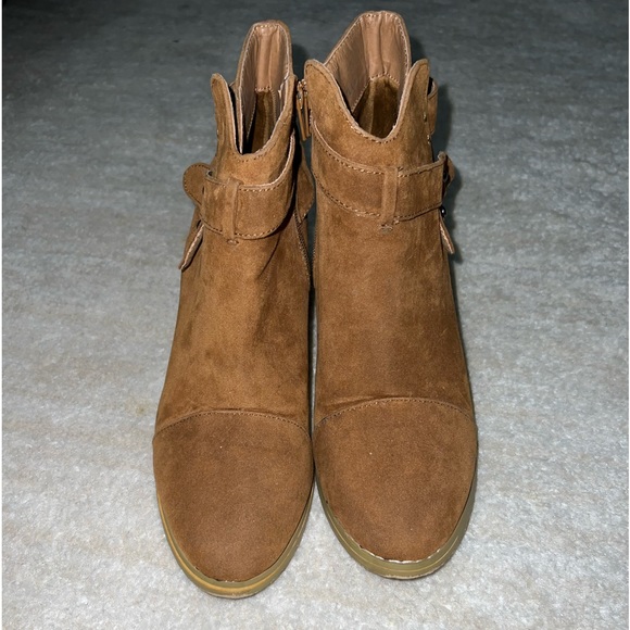 Hot Kiss Shoes - Hot Kiss Suede Wedges, perfect for fall!